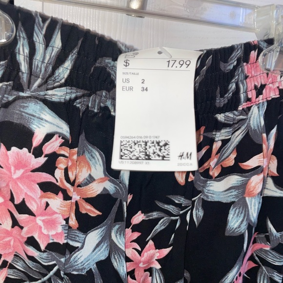 black and floral flowy beach pants - Picture 3 of 3